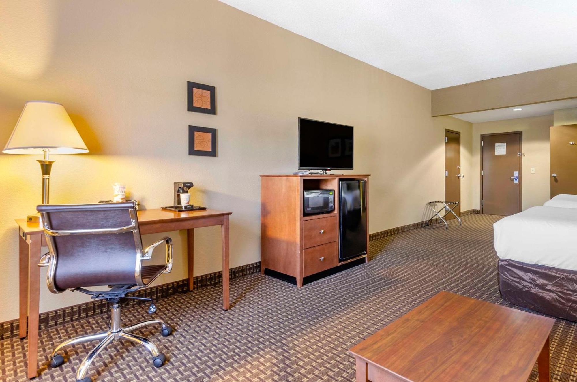 Comfort Inn & Suites Raphine - Lexington Near I-81 And I-64 Экстерьер фото