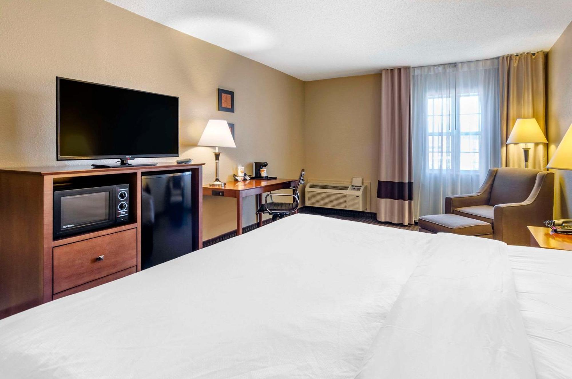 Comfort Inn & Suites Raphine - Lexington Near I-81 And I-64 Экстерьер фото